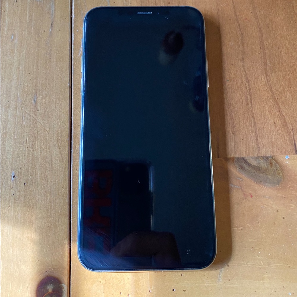 Used iPhone X. Works perfect cracked back screen